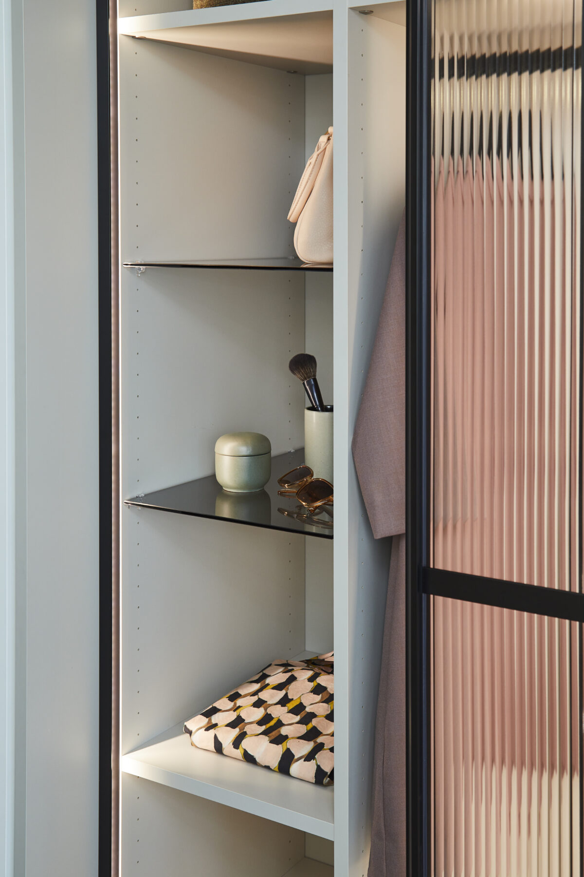 00_00_14_inlight glassshelf_2 (1)